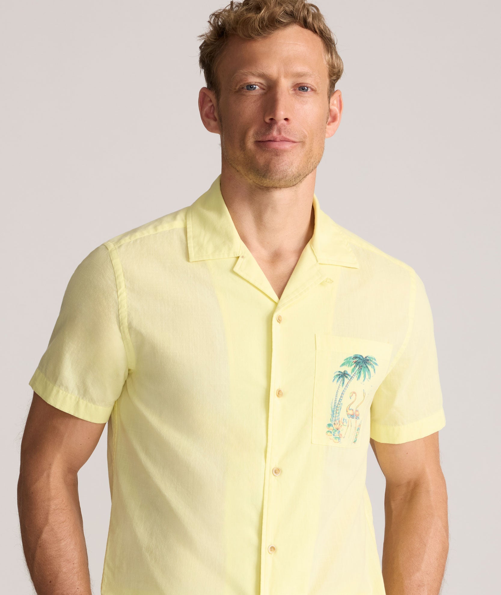 Chemise vintage à manches courtes et col camp