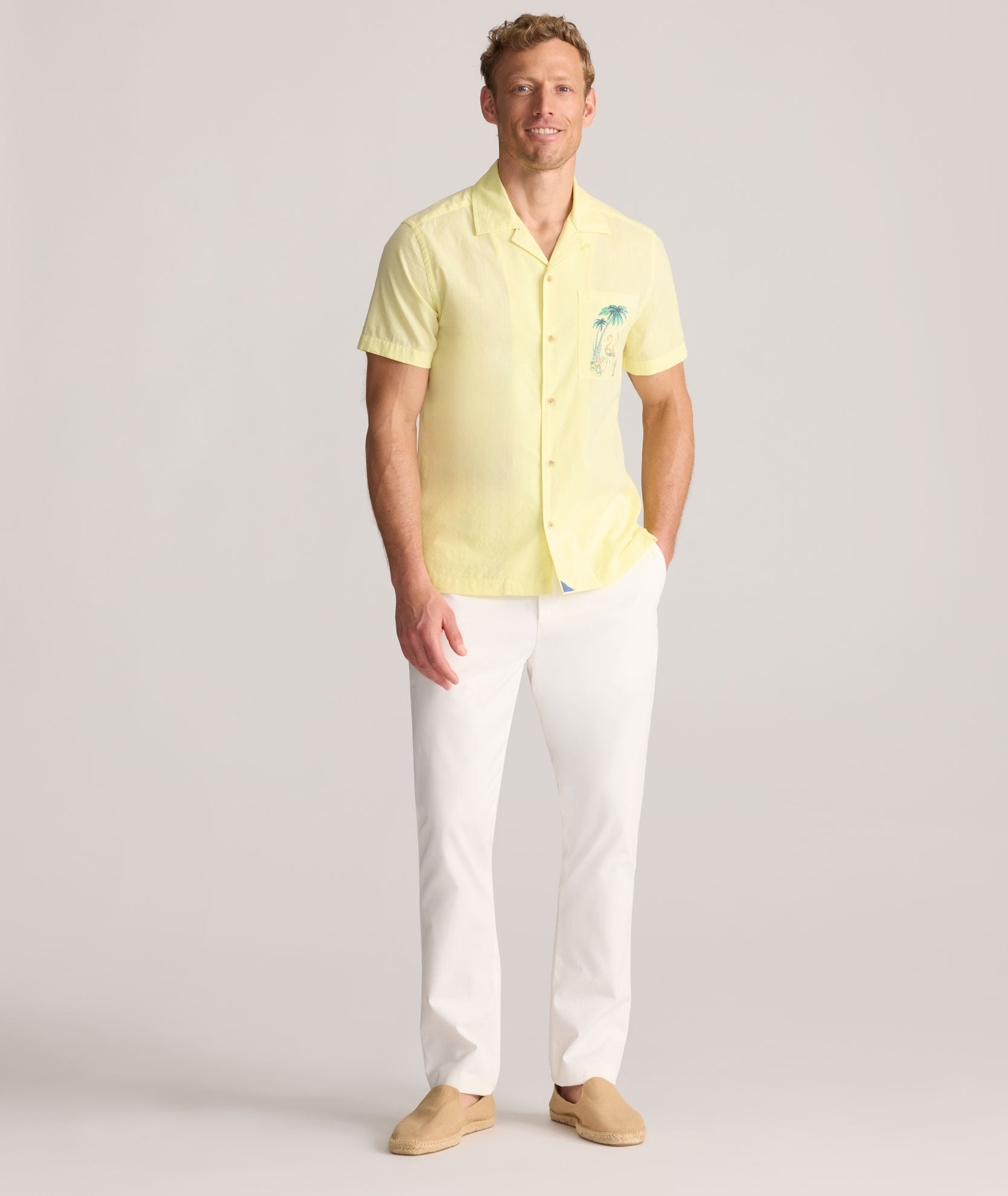 Chemise vintage à manches courtes et col camp